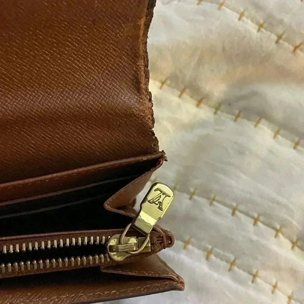 ** LOUIS VUITTON ** authentic vintage Sarah Brown Monogram Wallet - Picture 9 of 13